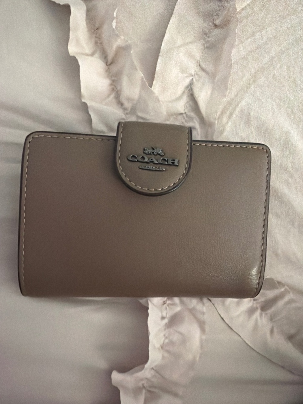 Coach Outlet Medium Corner Zip Wallet